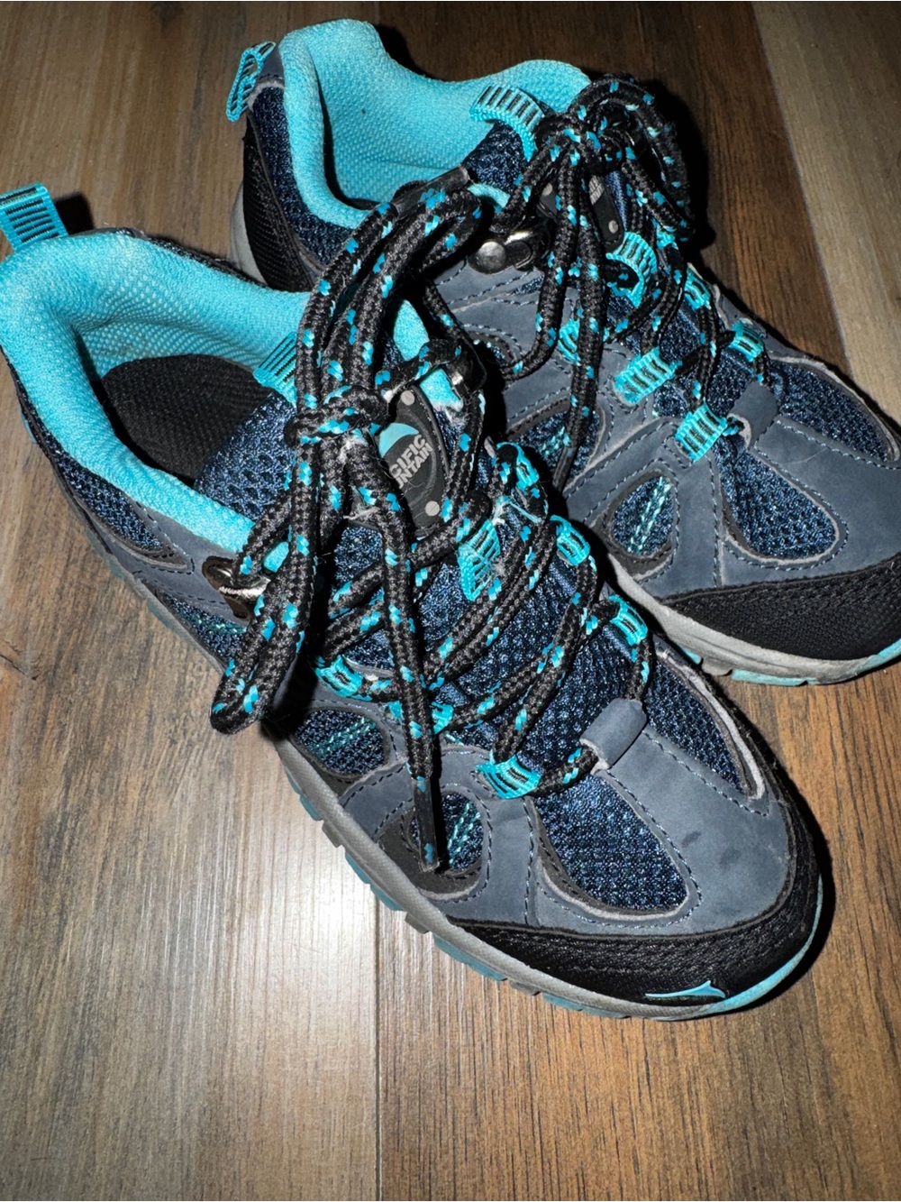 Pacifica Kids Trail Sneakers in Teal & Navy